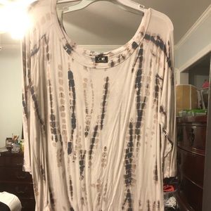 CUTE SNAKESKIN LIKE BLOUSE! SUPER SOFT AND CUTE